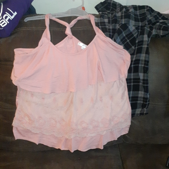 Adorable pink top! - Picture 2 of 4